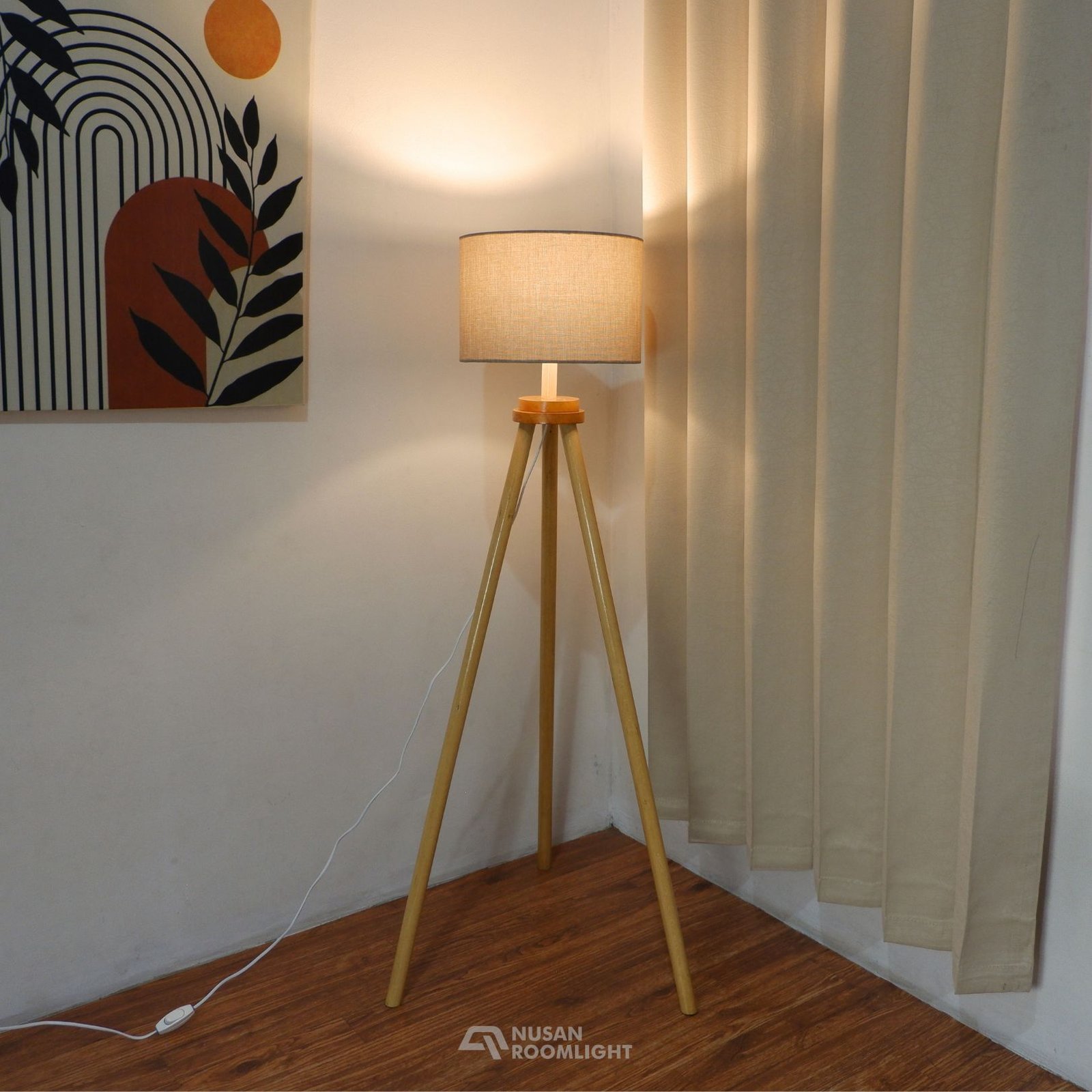 Lampu Lantai Berdiri Floor Lamp Minimalis Model Tripod Kayu NRL-SFL10 - Gambar 2